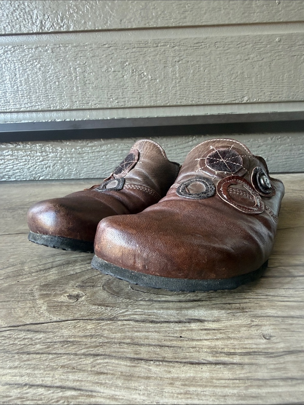 Think! Brown Leather Slip-On Women's Clog Sandals Decorative Circles size 38
